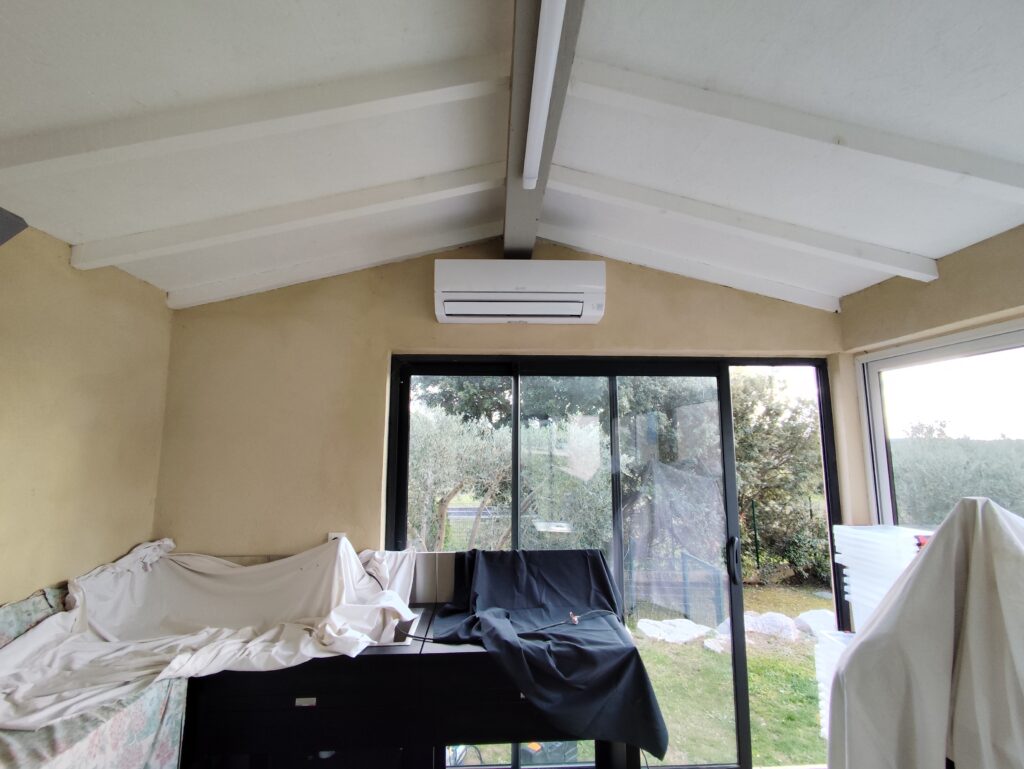 Installation de climatisation murale à Gardanne par AIR-ONE